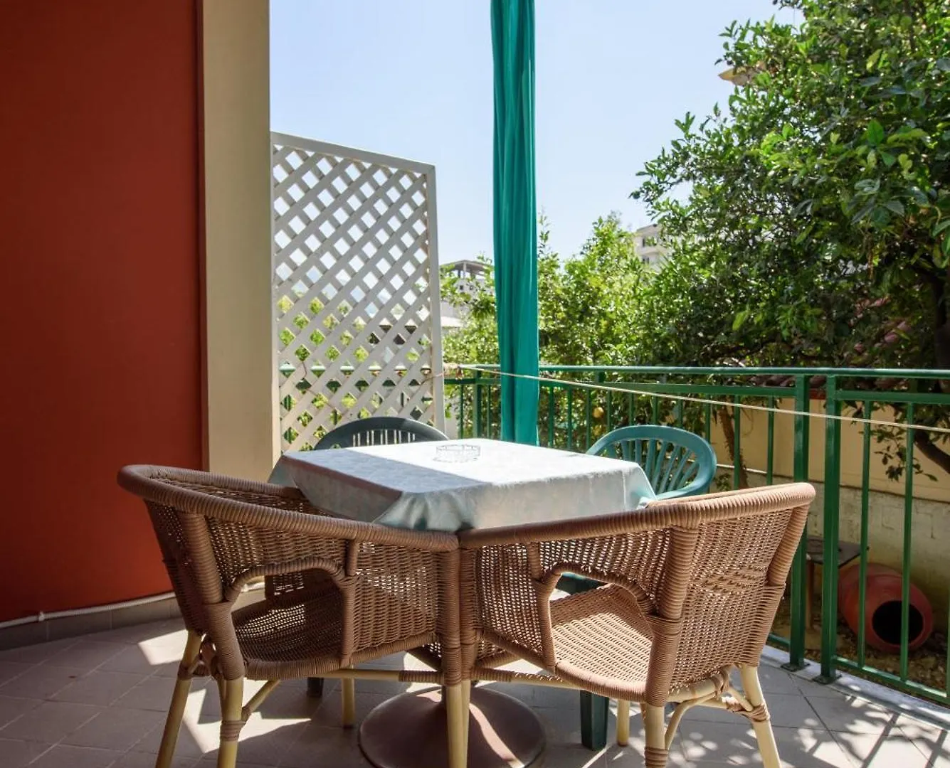 アパートホテル Olivium Rooms Vlorë アルバニア