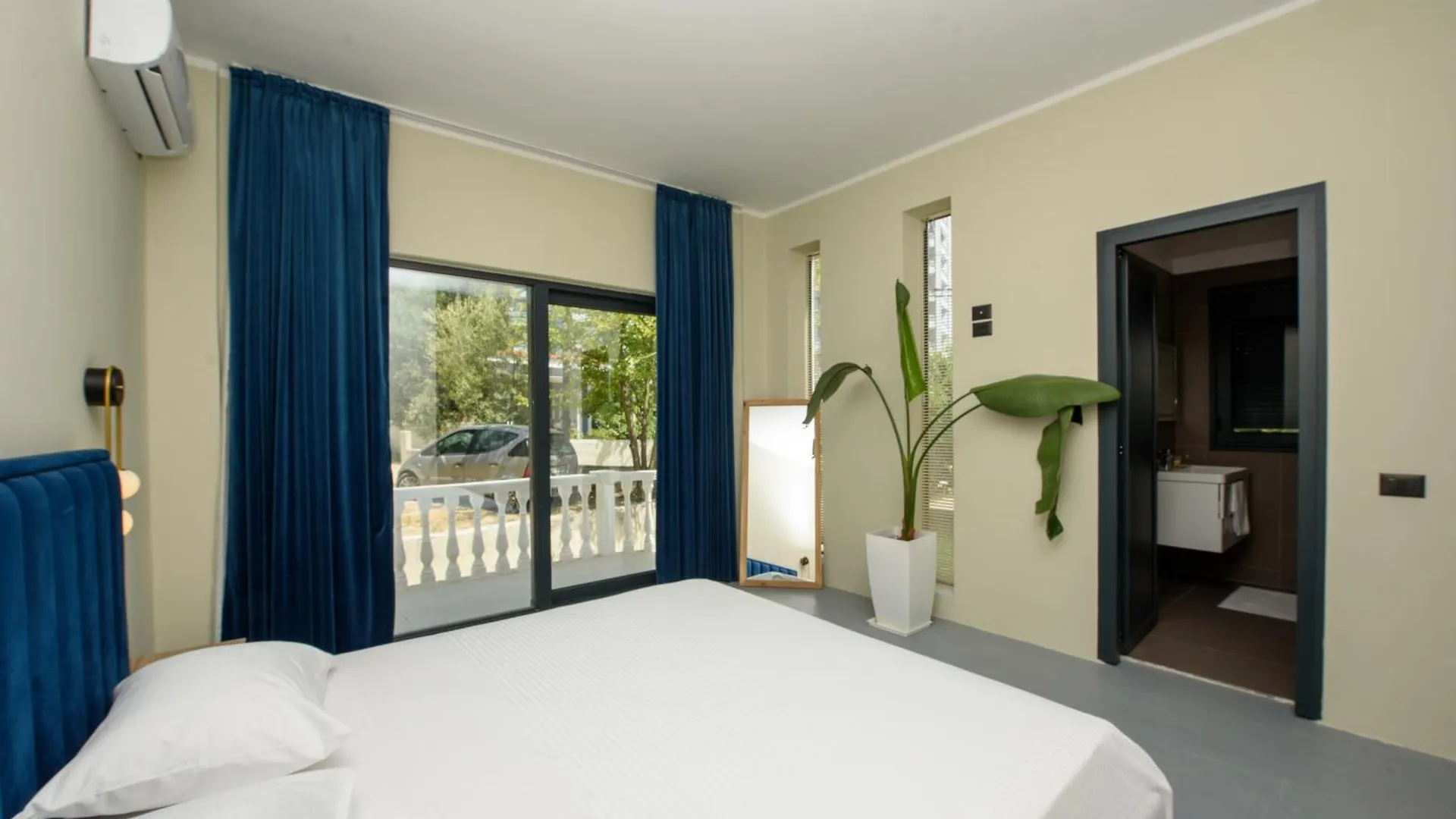 Olivium Rooms Vlorë 0*,